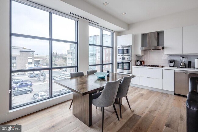 Building Photo - 240 N 2nd St