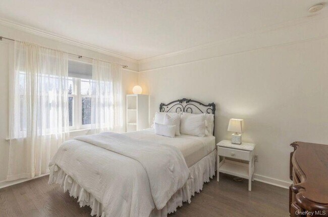 Building Photo - 582 Hayground Rd