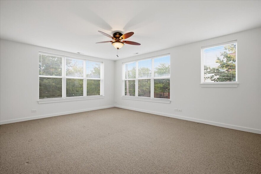 Building Photo - 2220 W Maypole Ave