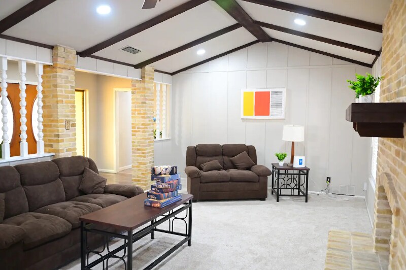 Building Photo - 611 Balboa Dr