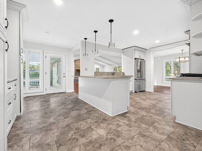 Building Photo - 800 Ridgemoor Dr