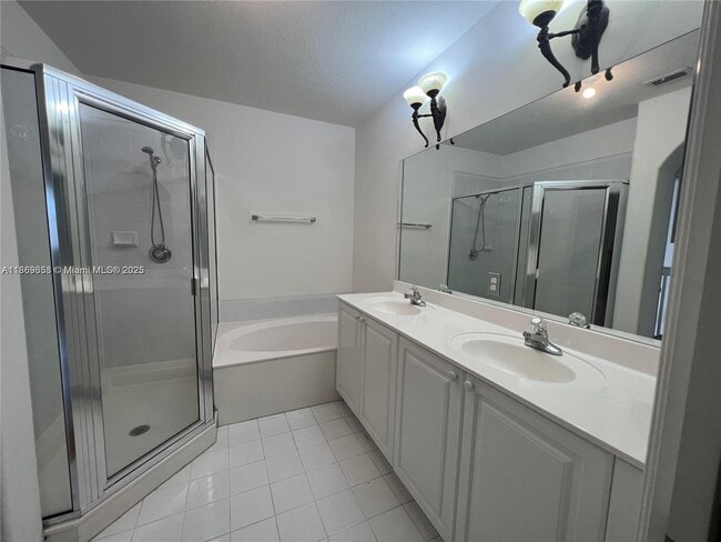 Building Photo - 5401 NW 112th Ct