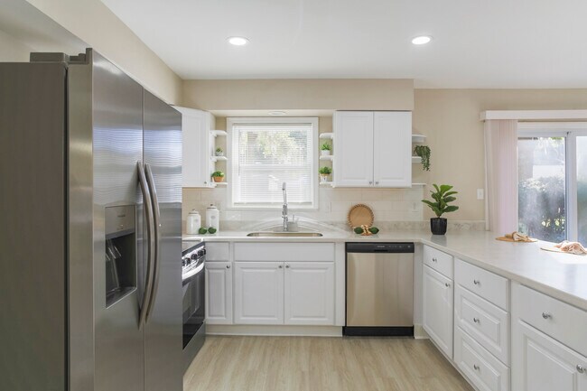 Building Photo - 11304 Largo Dr