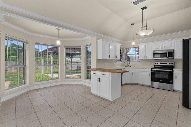 Building Photo - 5814 Gold Crest Dr