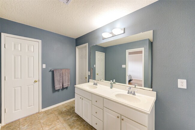 Building Photo - 2351 Urban Forest Ct