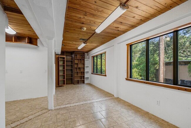 Building Photo - 4811 Soundside Dr