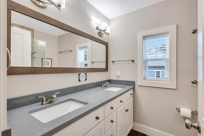 Building Photo - 36 Firethorn Ln