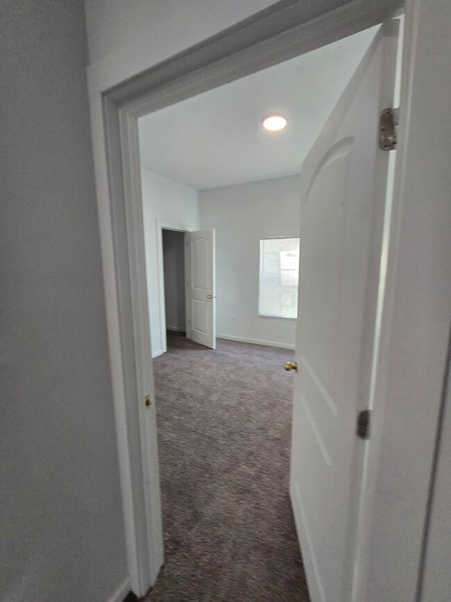 Building Photo - Westside Three Bedroom Duplex Located near...