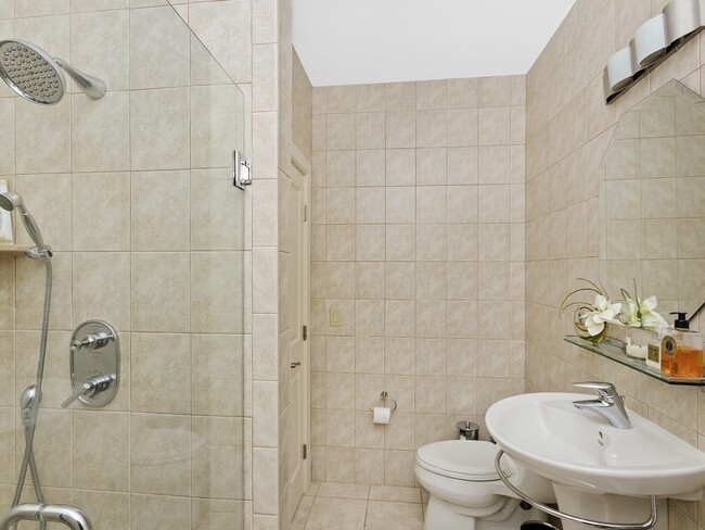 Building Photo - 811 Boylston St