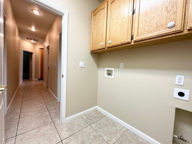Building Photo - Beautifully Updated 3-Bedroom, 2-Bath Home...