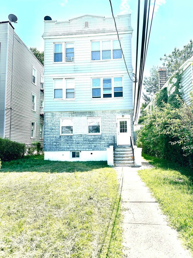 Building Photo - 245 Duncan Ave