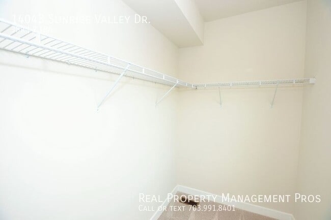 Building Photo - 14043 Sunrise Valley Dr