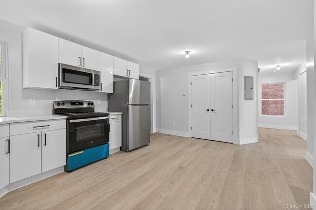 Building Photo - 12 N Church St