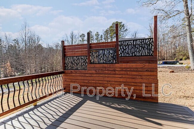 Building Photo - 511 Mountain Creek Rd