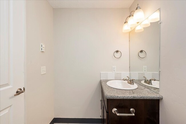 Building Photo - Newly Renovated North End Boise Apartments