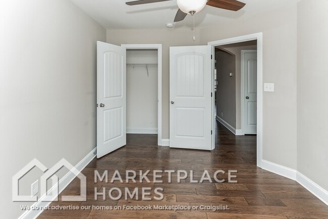 Building Photo - 702 Jim Brown Dr