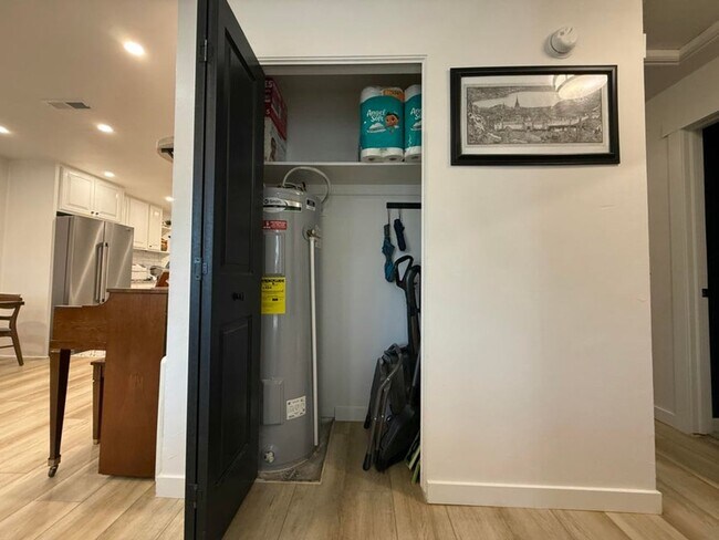 Building Photo - Gorgeous Remodeled 3 Bedroom Home in St. George!