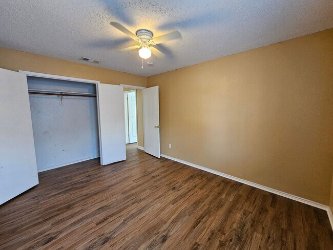 Building Photo - Incredible home available in Reserve At Hi...