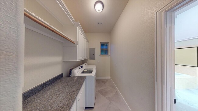 Building Photo - 119 April Waters Dr W