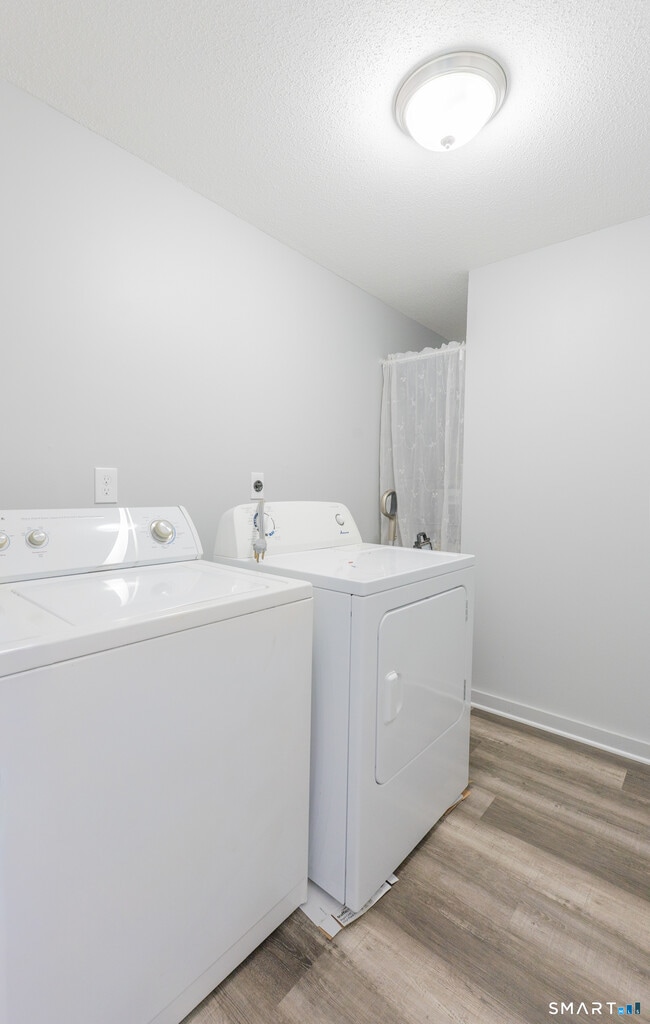 Building Photo - 28 Orient St