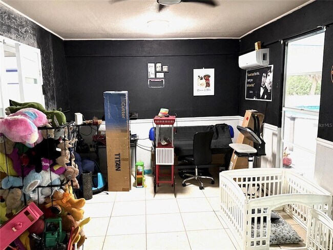 Building Photo - 2122 Winningway St