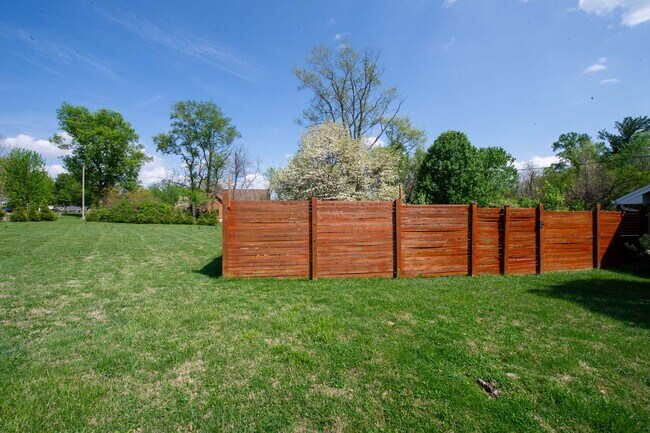 Building Photo - Short Term Rental Family Home