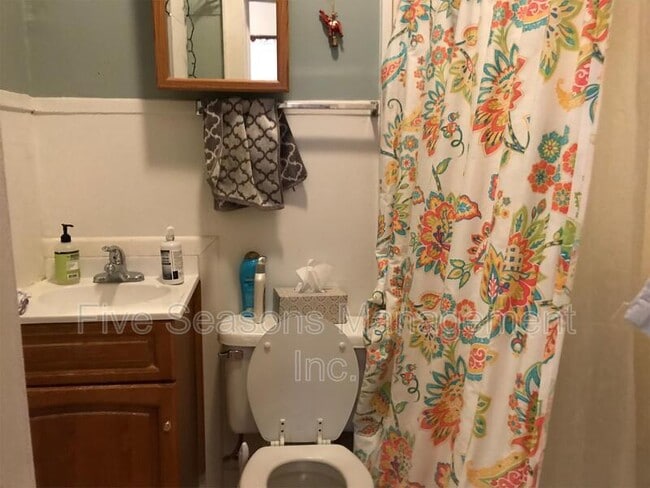 Building Photo - 4 Loomis St