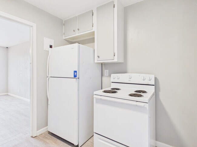 Building Photo - ~ALL BILLS PAID! 2 bedroom Duplex for rent! ~