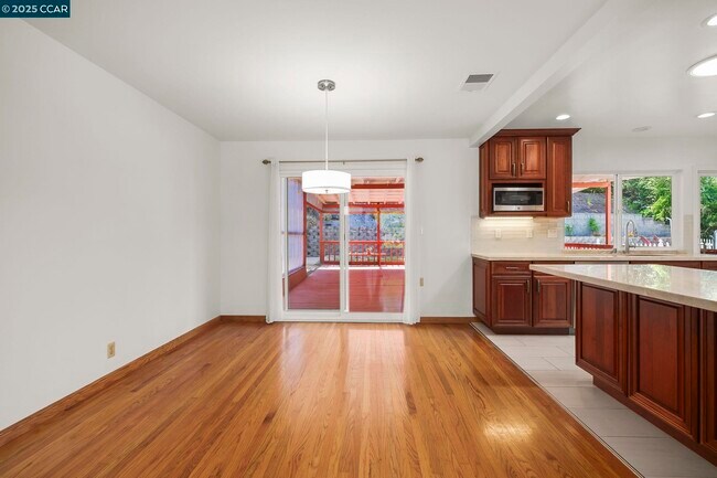 Building Photo - 18 Wimpole St