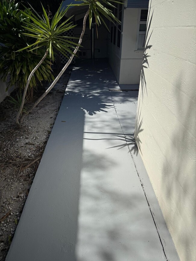 Building Photo - 622 N L St