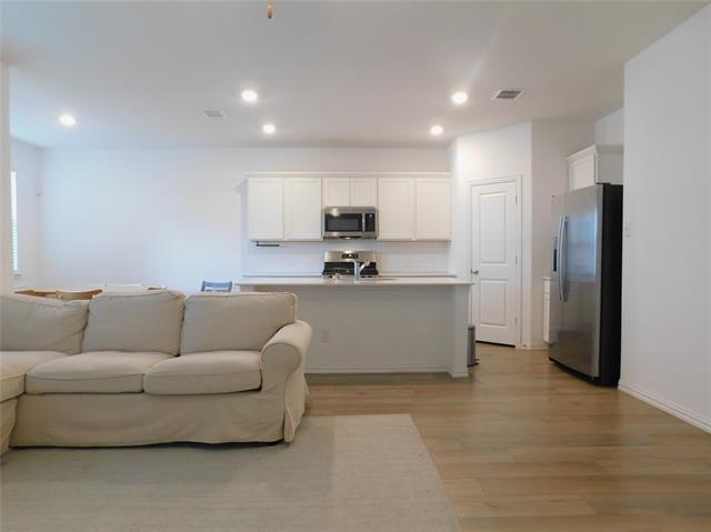 Building Photo - 3500 Kingsview Dr