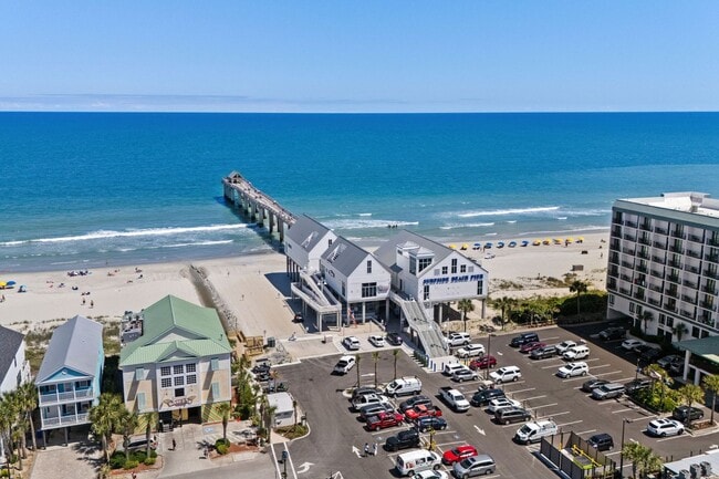 Building Photo - Reduced Rent for Any Lease Signed in Feb!! 8 Blocks to the Beach!!