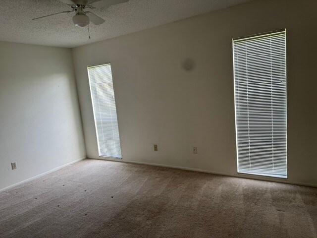 Building Photo - 319 La Paz Dr