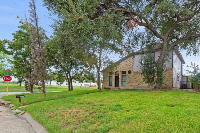 Building Photo - 14903 Arundel St