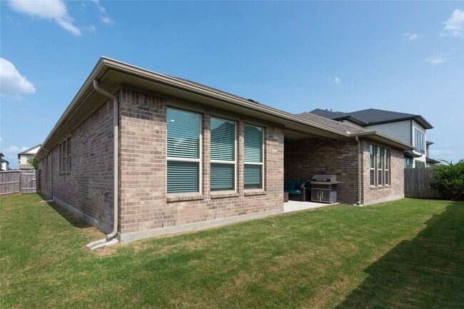 Building Photo - 9211 Lowell Cliff Dr