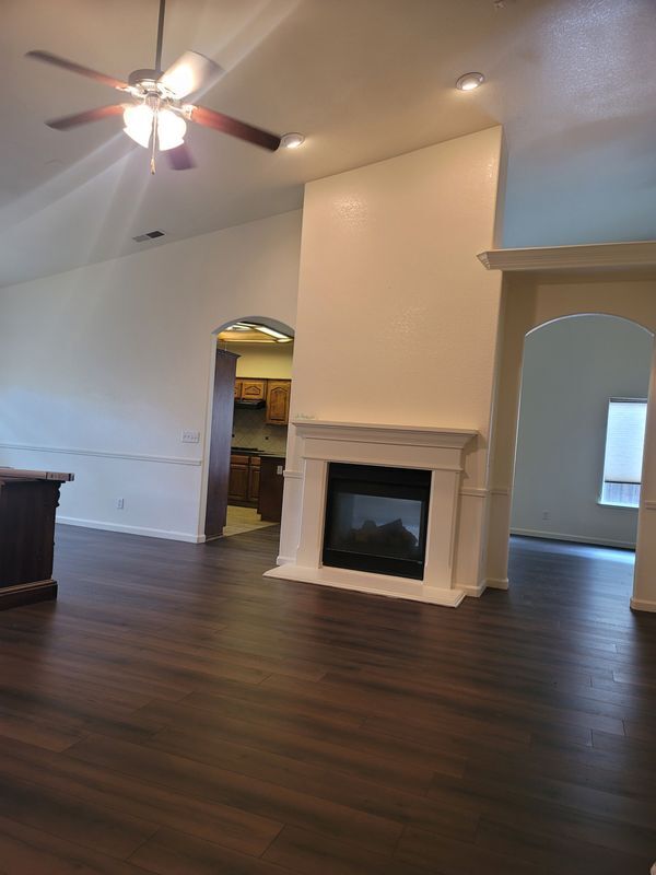 Building Photo - 543 Powers Ave