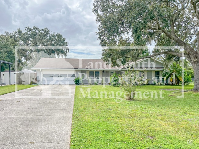 Primary Photo - 2926 Forestgreen Dr S