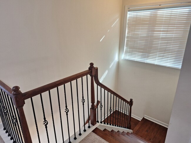 Building Photo - MARCH MOVE IN SPECIAL - $300 off FIRST FUL...