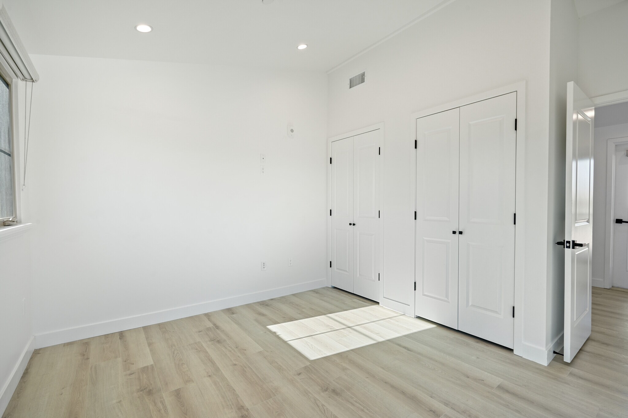 Building Photo - 11474 Moorpark St