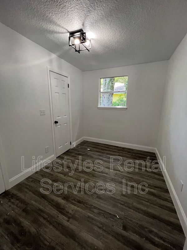 Building Photo - 1028 Hood Ave