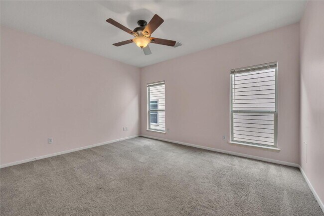Building Photo - Spacious 3-Story Heights Rental Near 610 & 19th St