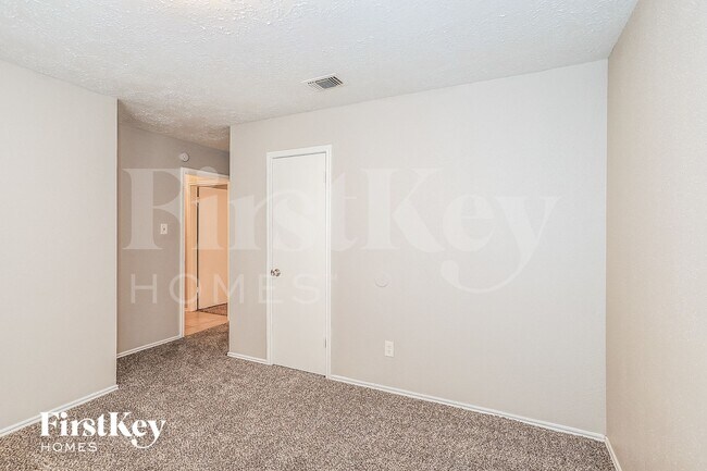 Building Photo - 2606 Olster Dr