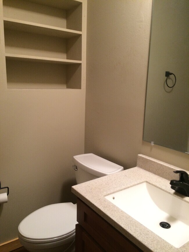 Building Photo - 16623 Bristoe Ave