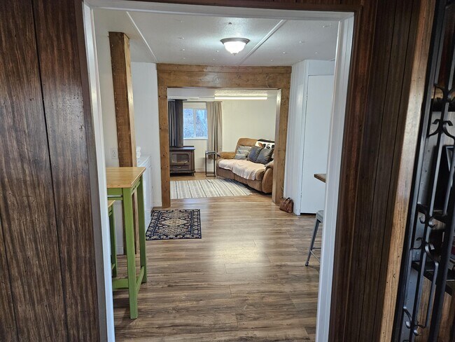 Building Photo - 2006 WY-352