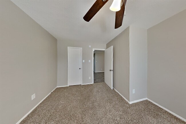 Building Photo - 17303 Davenway Dr