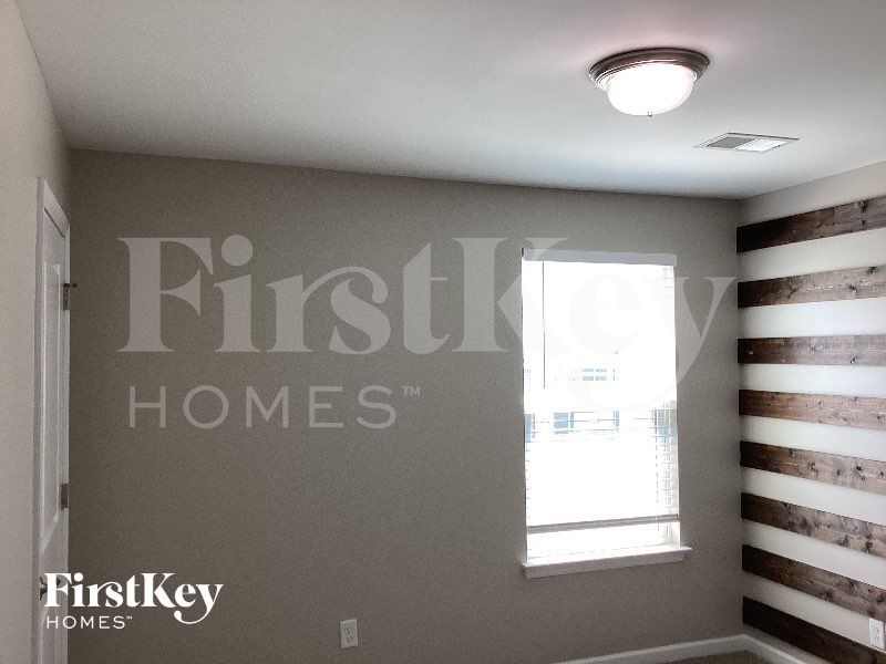 Building Photo - 2816 Bluestem Ln