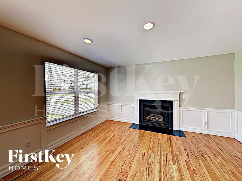 Building Photo - 227 Spring Borough Dr