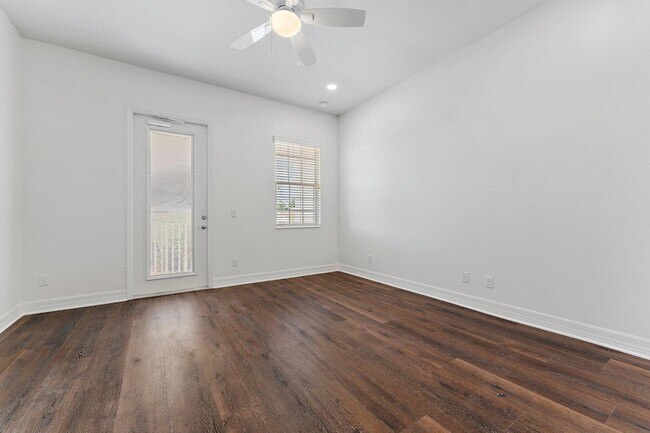 Building Photo - 1130 Sweet Hill Dr