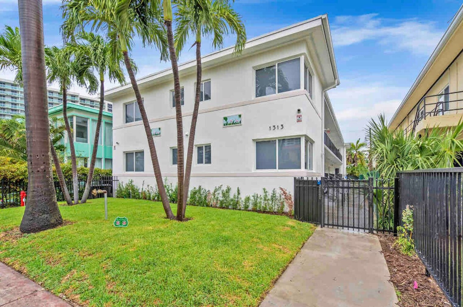 Building Photo - 1522 Bay Rd