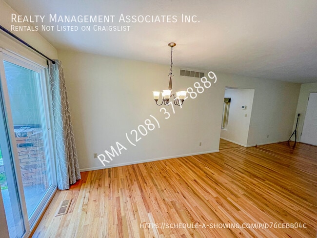 Building Photo - 2360 S Ridgeview-Way